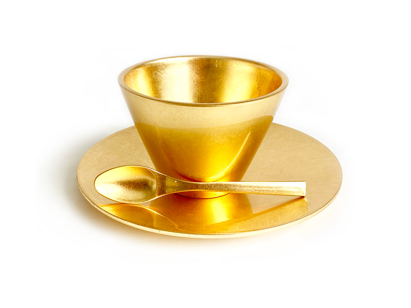 gold cup & saucer / gold leaf