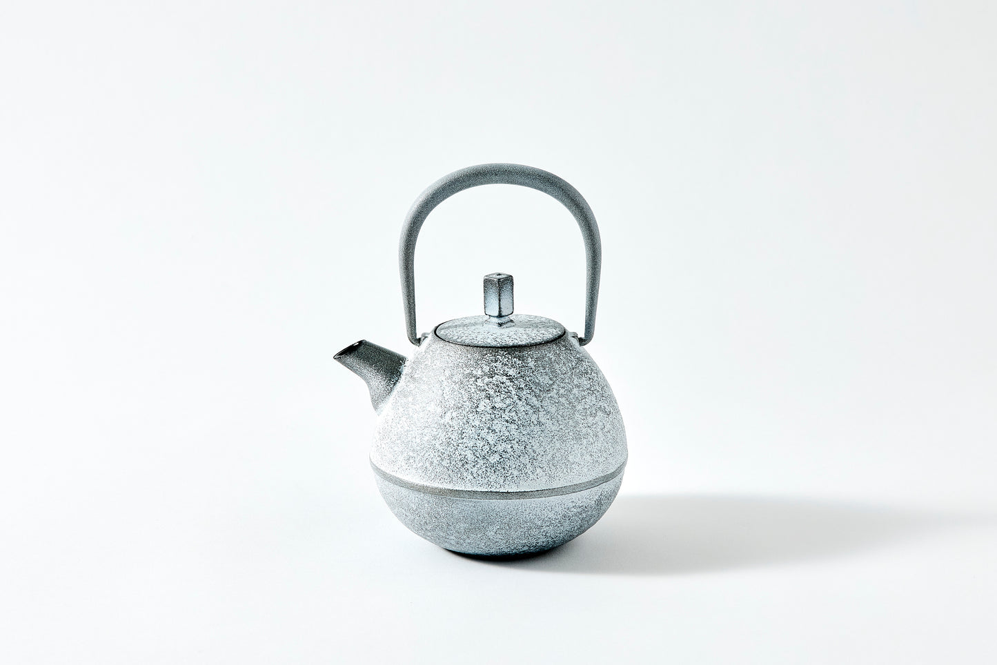 Nambu Ironware Egg Teapot Medium – Snow