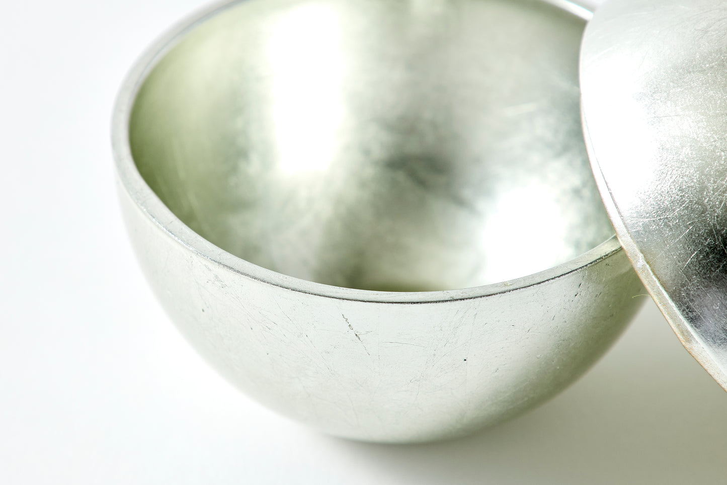 globe / silver leaf