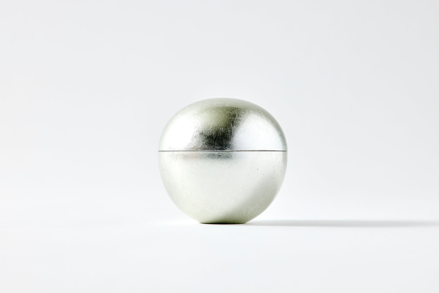 globe / silver leaf