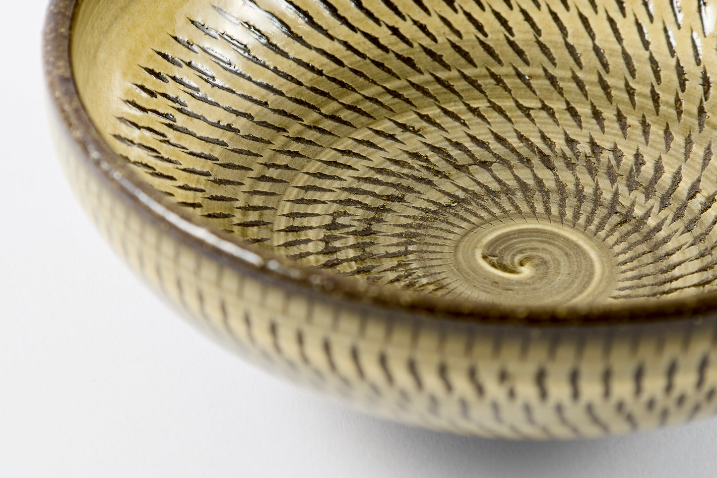 FD Yellow Glaze Tobikanna Round Flat Bowl Hasami Porcelain