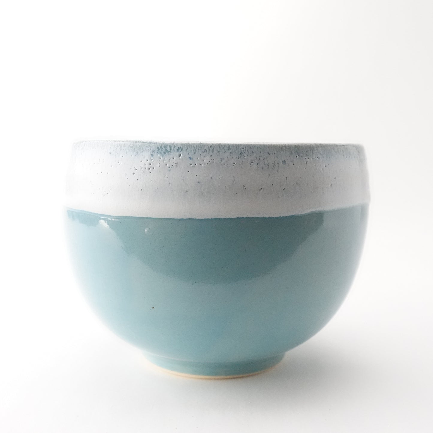 White Karatsu Flow Blue Glaze Round Bowl Hasami Porcelain