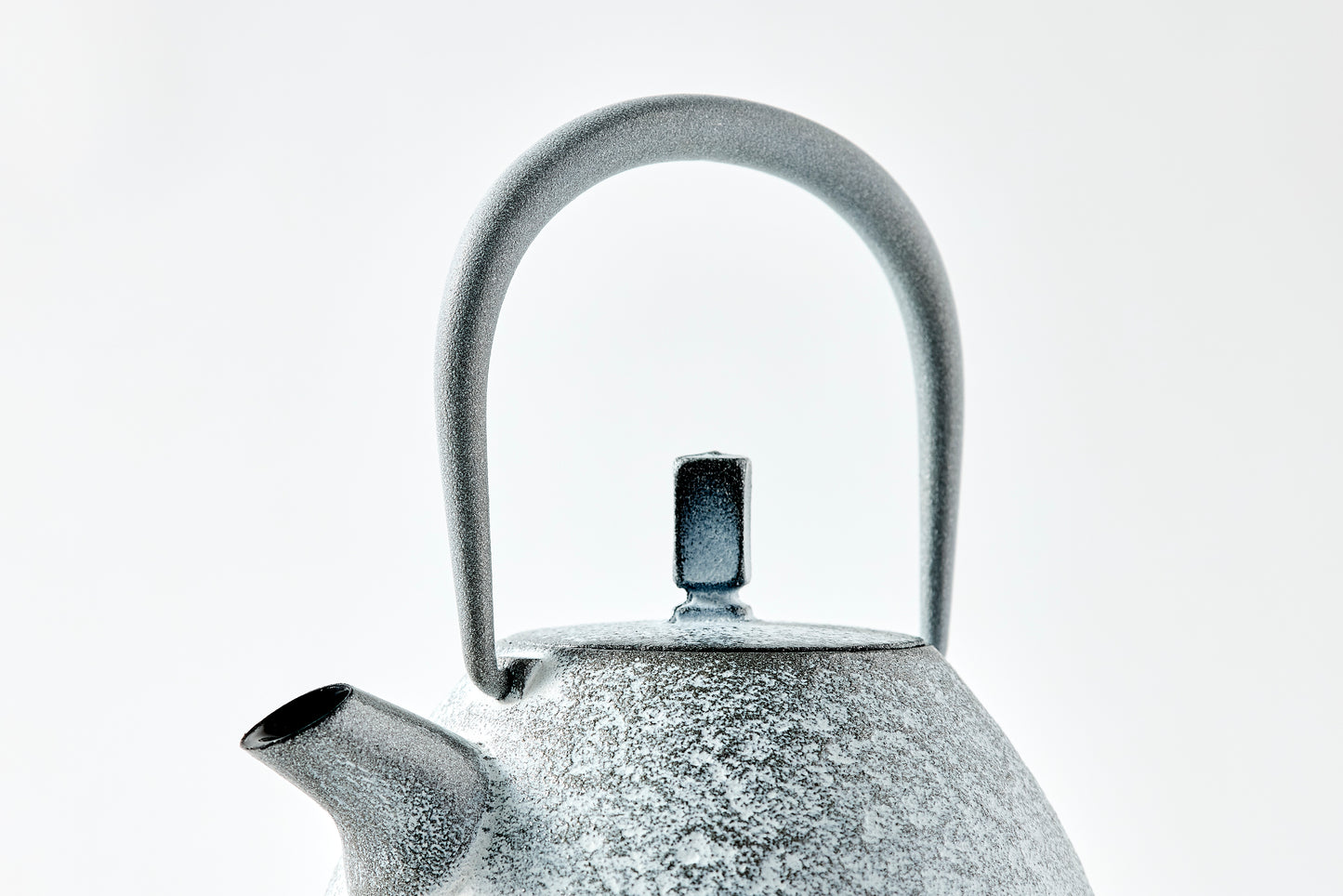 Nambu Ironware Egg Teapot Medium – Snow