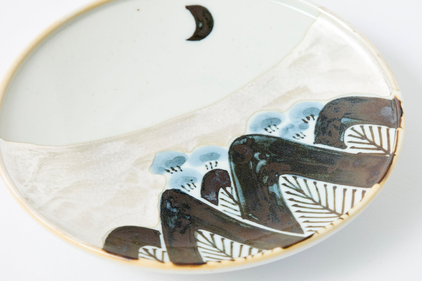 Silver-Accented Crescent Moon and Mountain 4-inch Plate Imari Porcelain