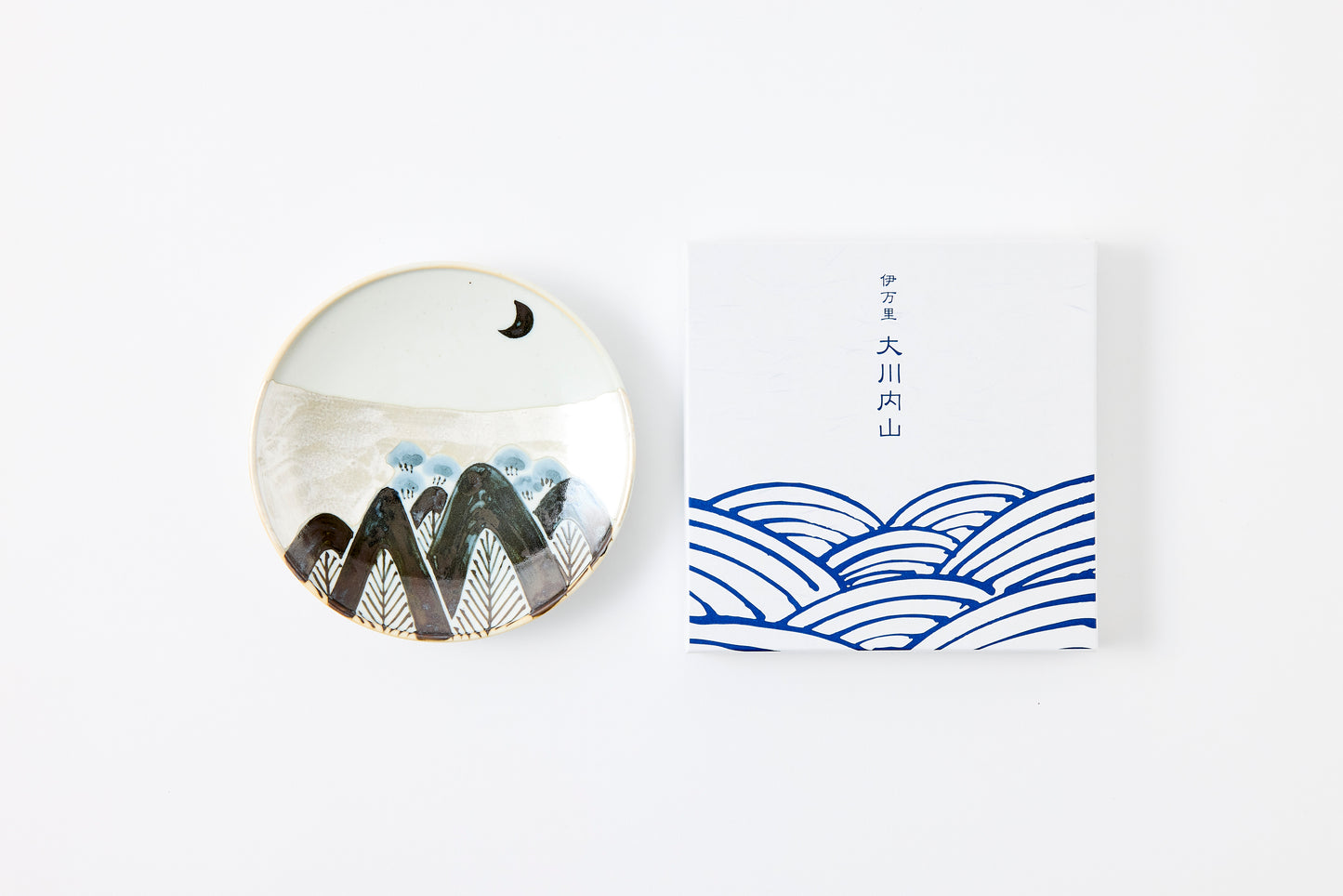 Silver-Accented Crescent Moon and Mountain 4-inch Plate Imari Porcelain