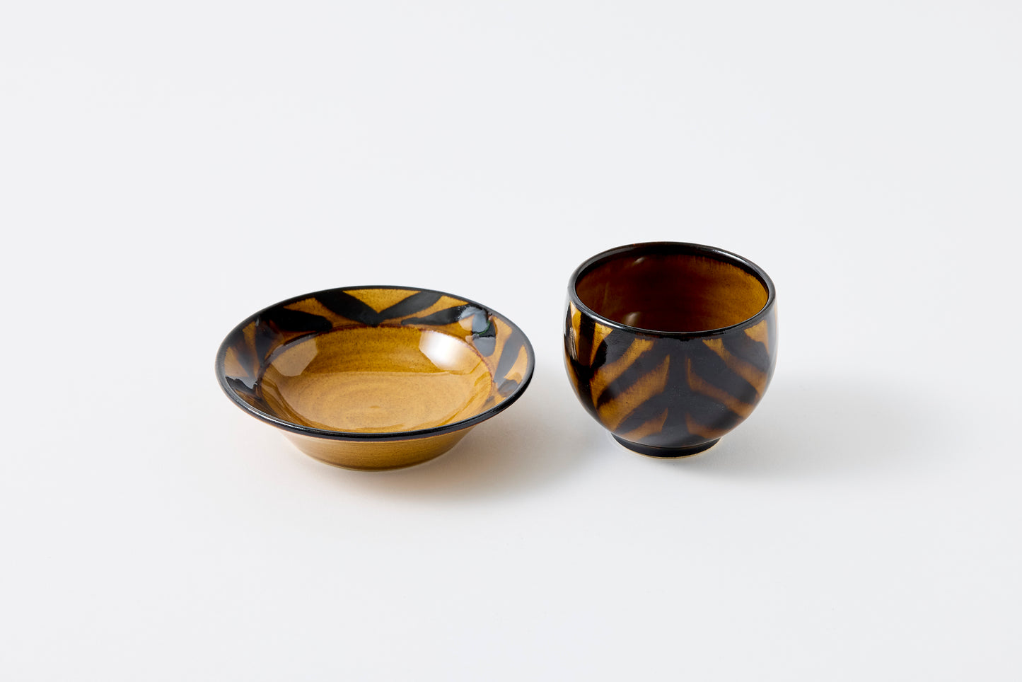 FD Arrow Feather Motif Amber Glaze Sencha Teacup & Saucer Hasami Porcelain