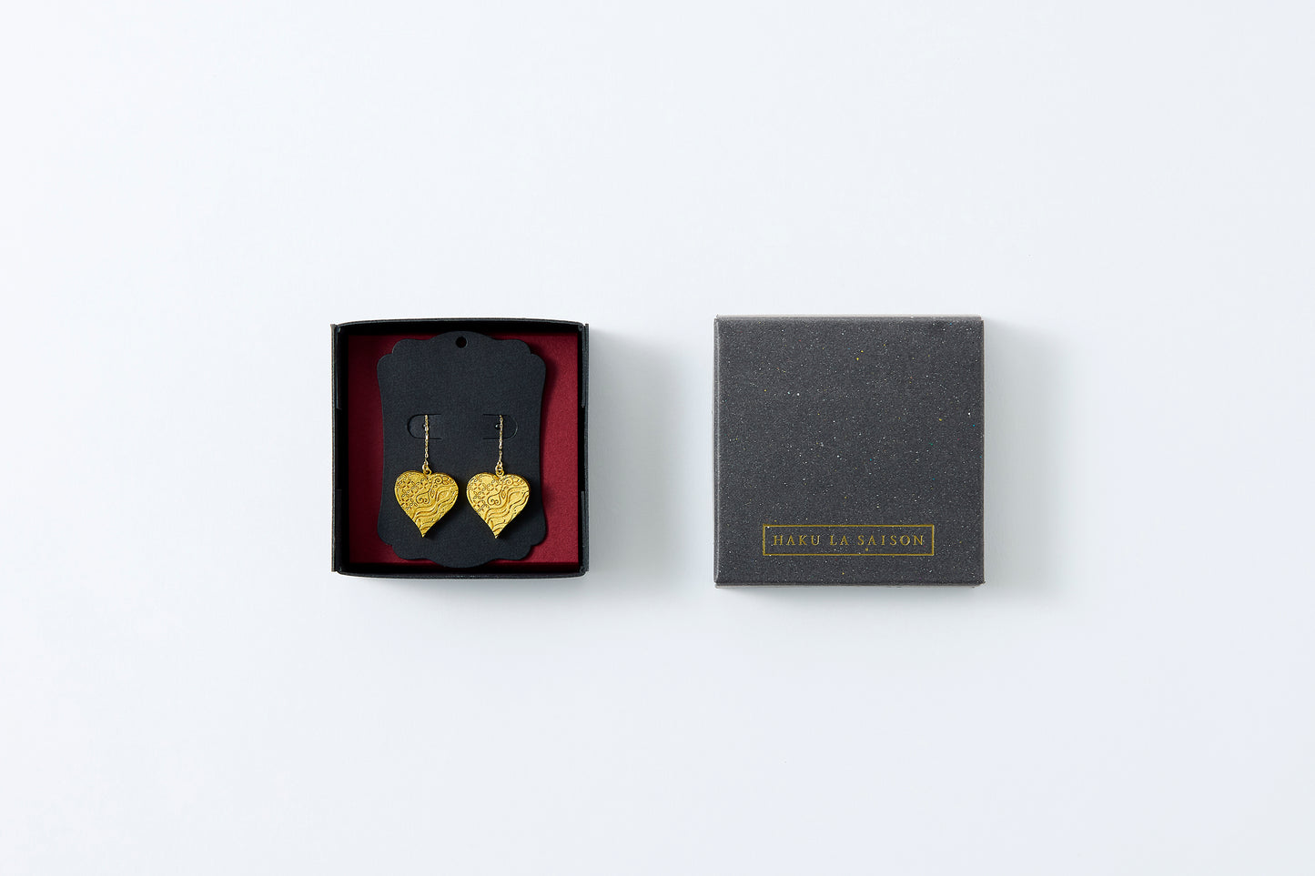 HAKUCESSORY Earrings Love Luck Gold