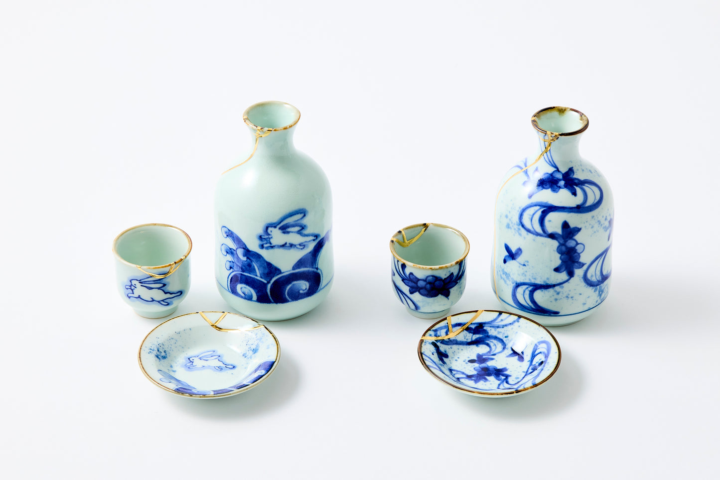 Gold Line Kosome Water Stream Sake Set Imari Porcelain