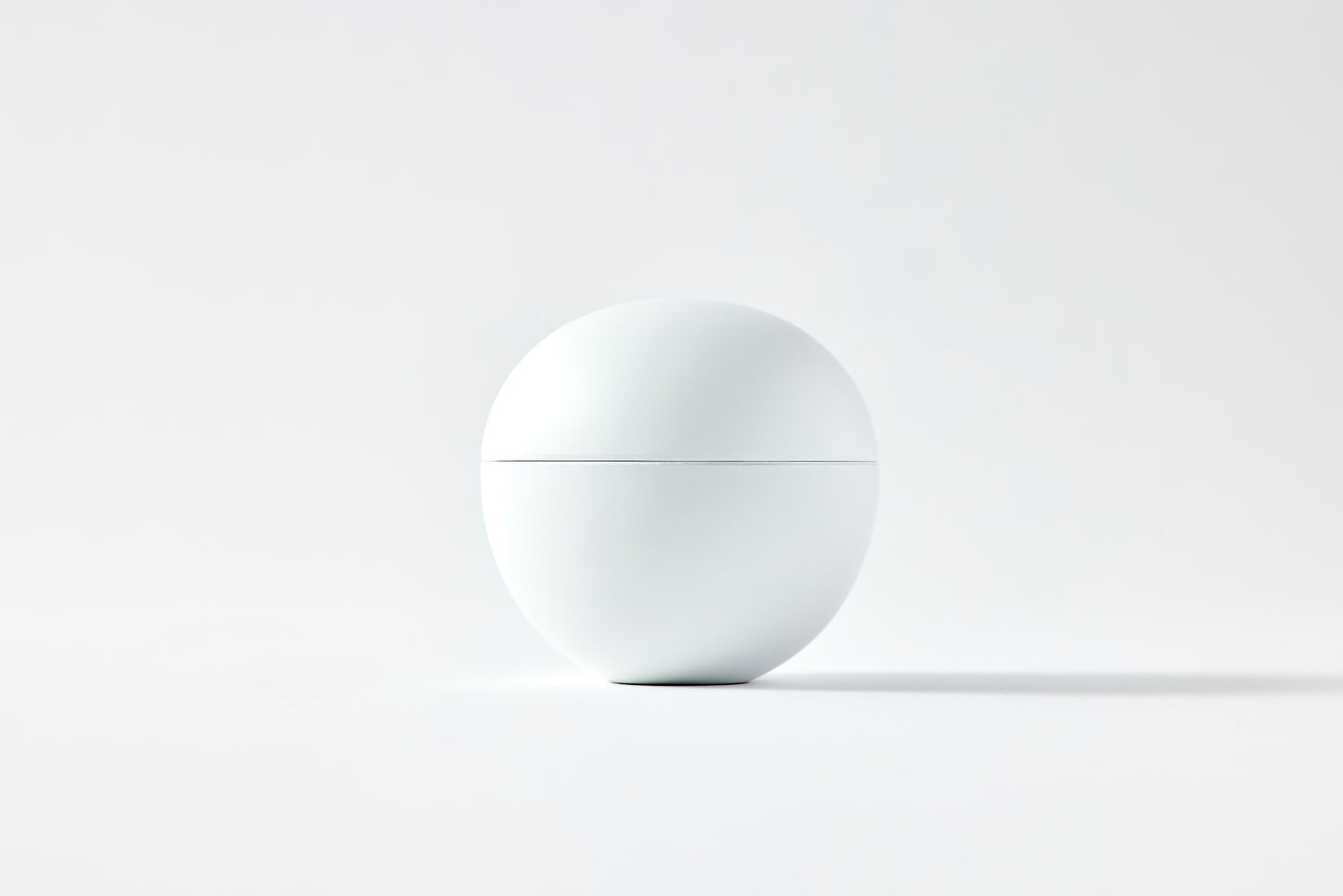 globe / matte white