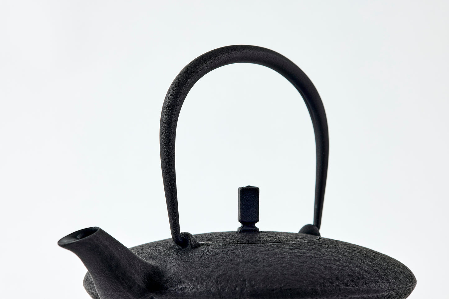 Nanbu Ironware Moon Teapot – Pure Black