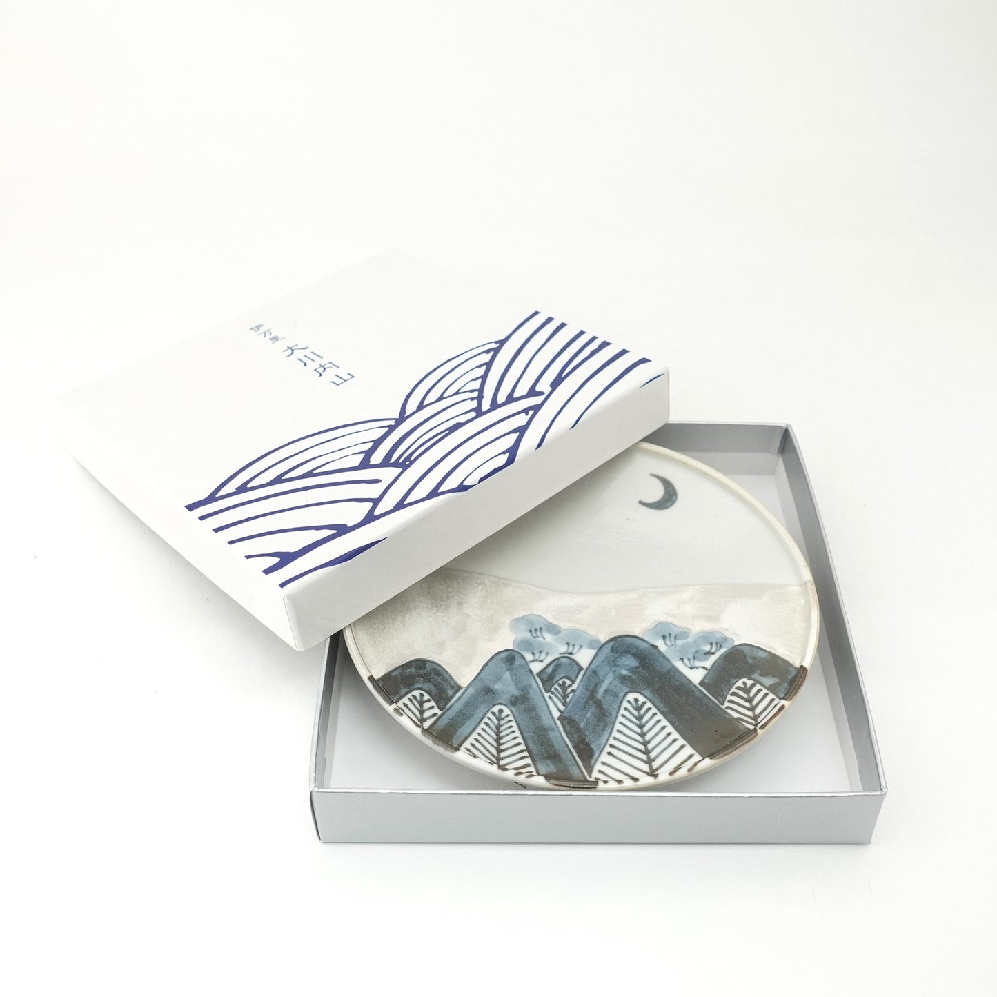 Silver-Accented Crescent Moon and Mountain 4-inch Plate Imari Porcelain