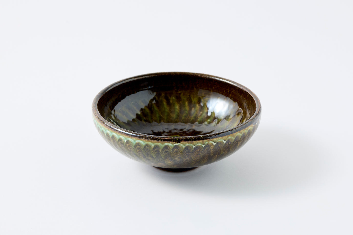 FD Green Glaze Bold Double Brush Stroke Round Flat Bowl Hasami Porcelain