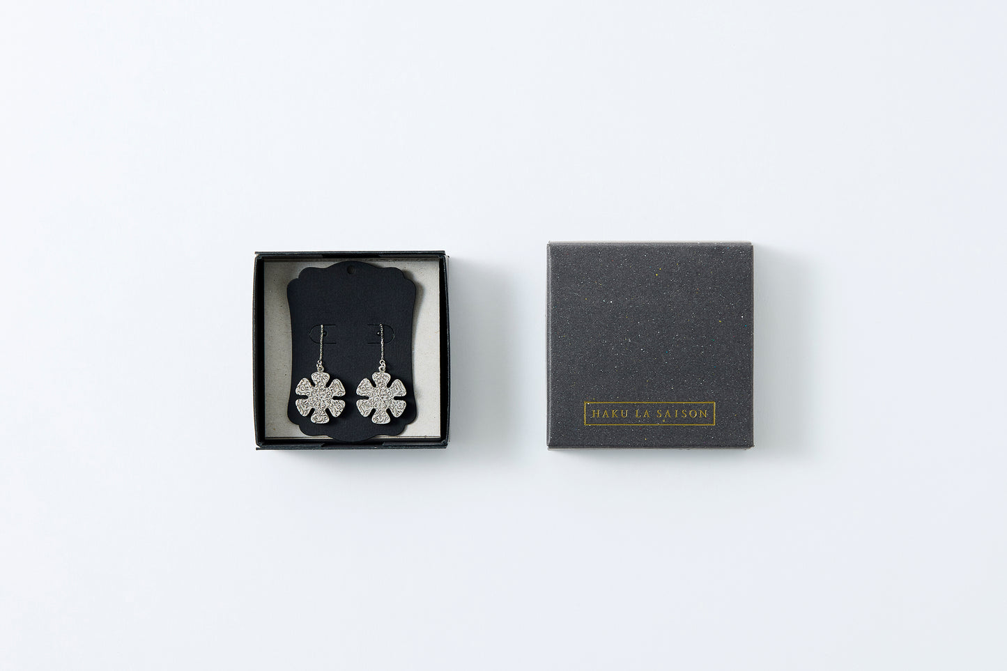 HAKUCESSORY Earrings Health Luck Platinum