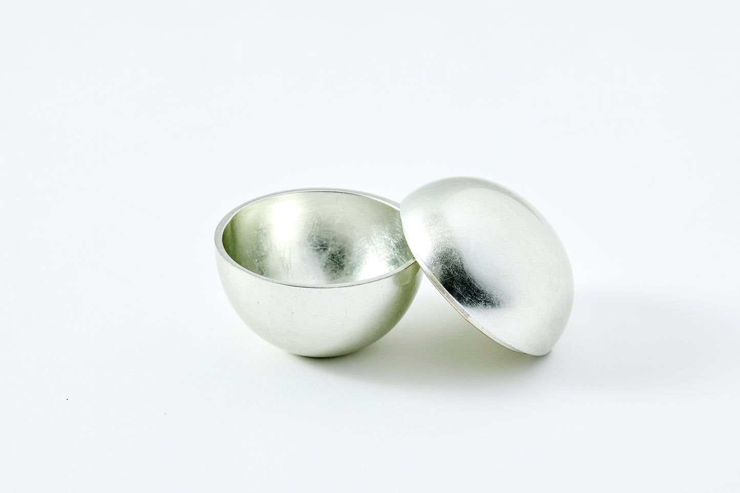 globe / silver leaf