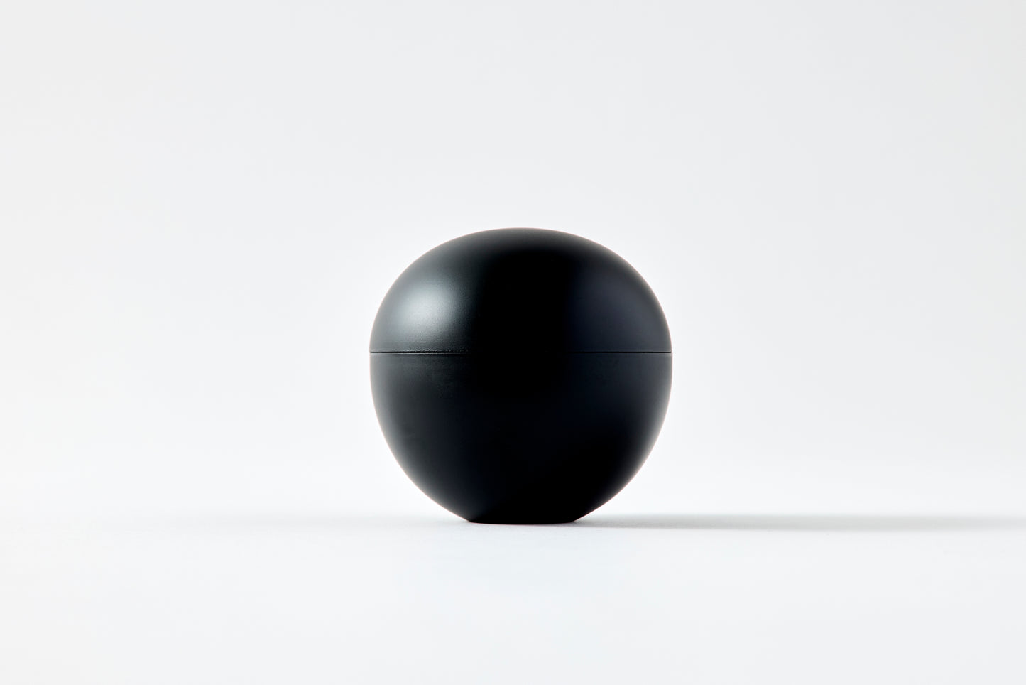 globe / matte black