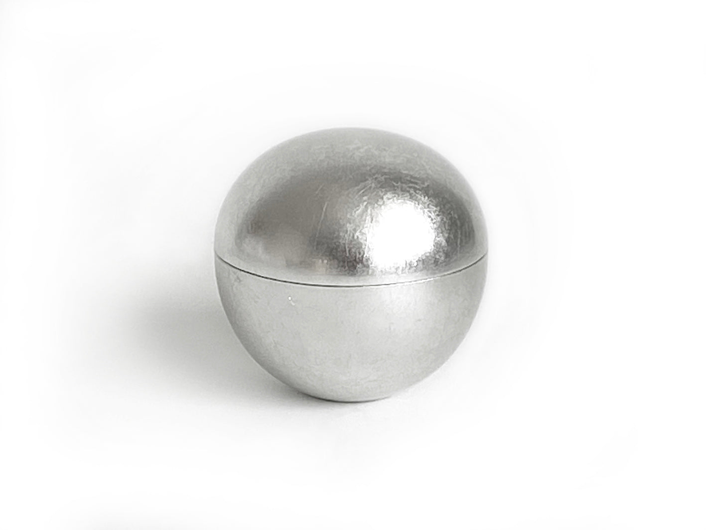 globe / silver leaf
