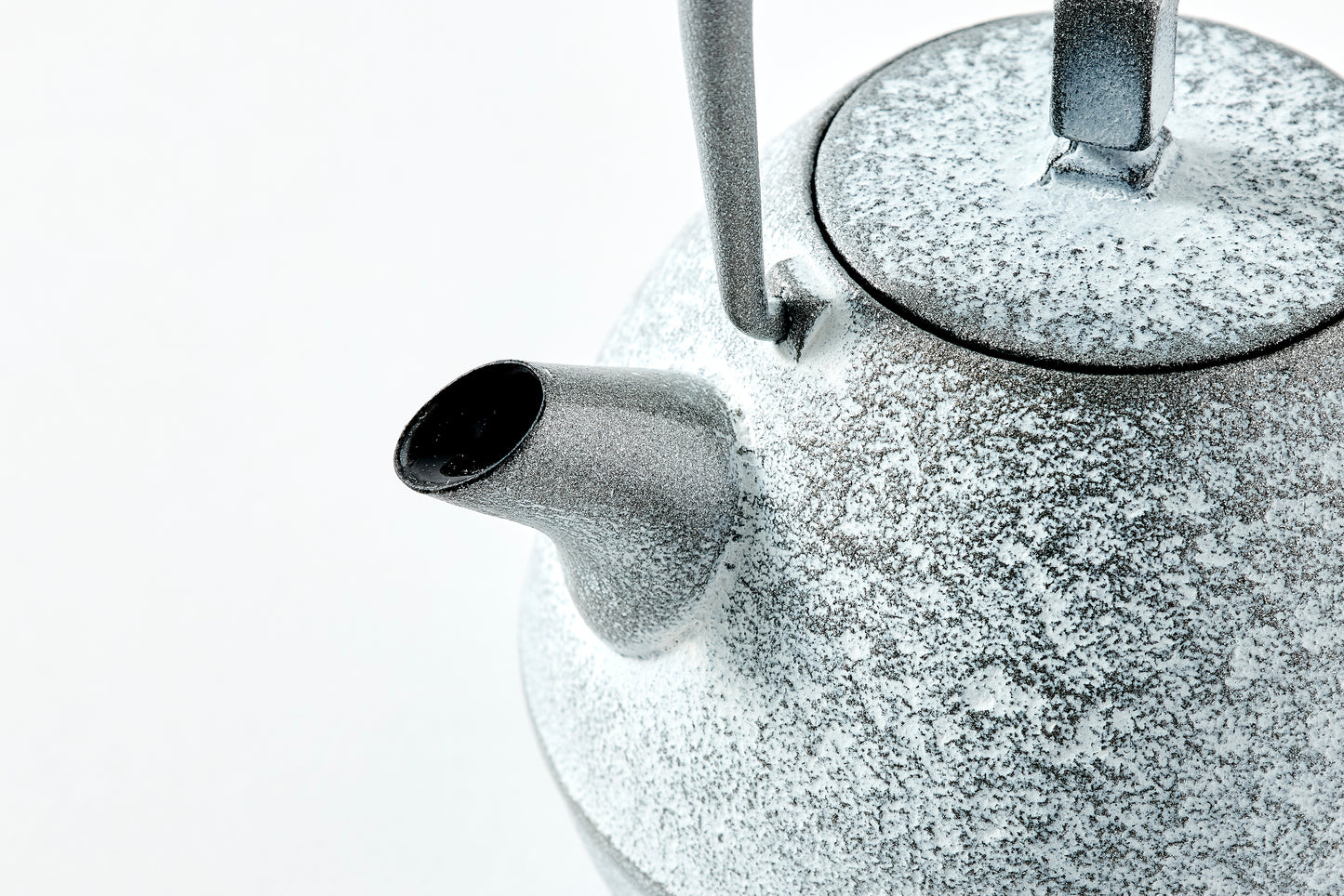 Nambu Ironware Egg Teapot Medium – Snow