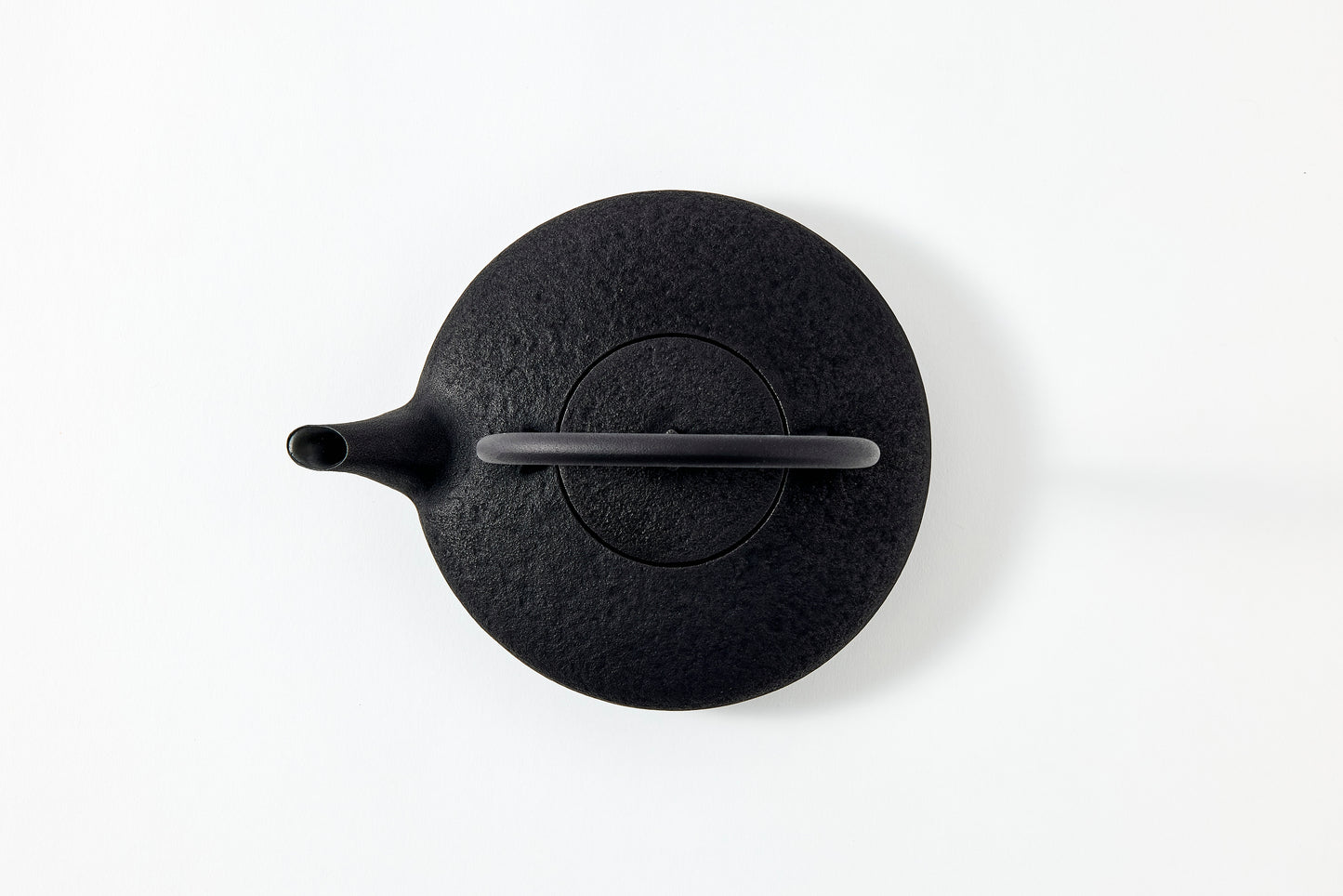 Nanbu Ironware Moon Teapot – Pure Black
