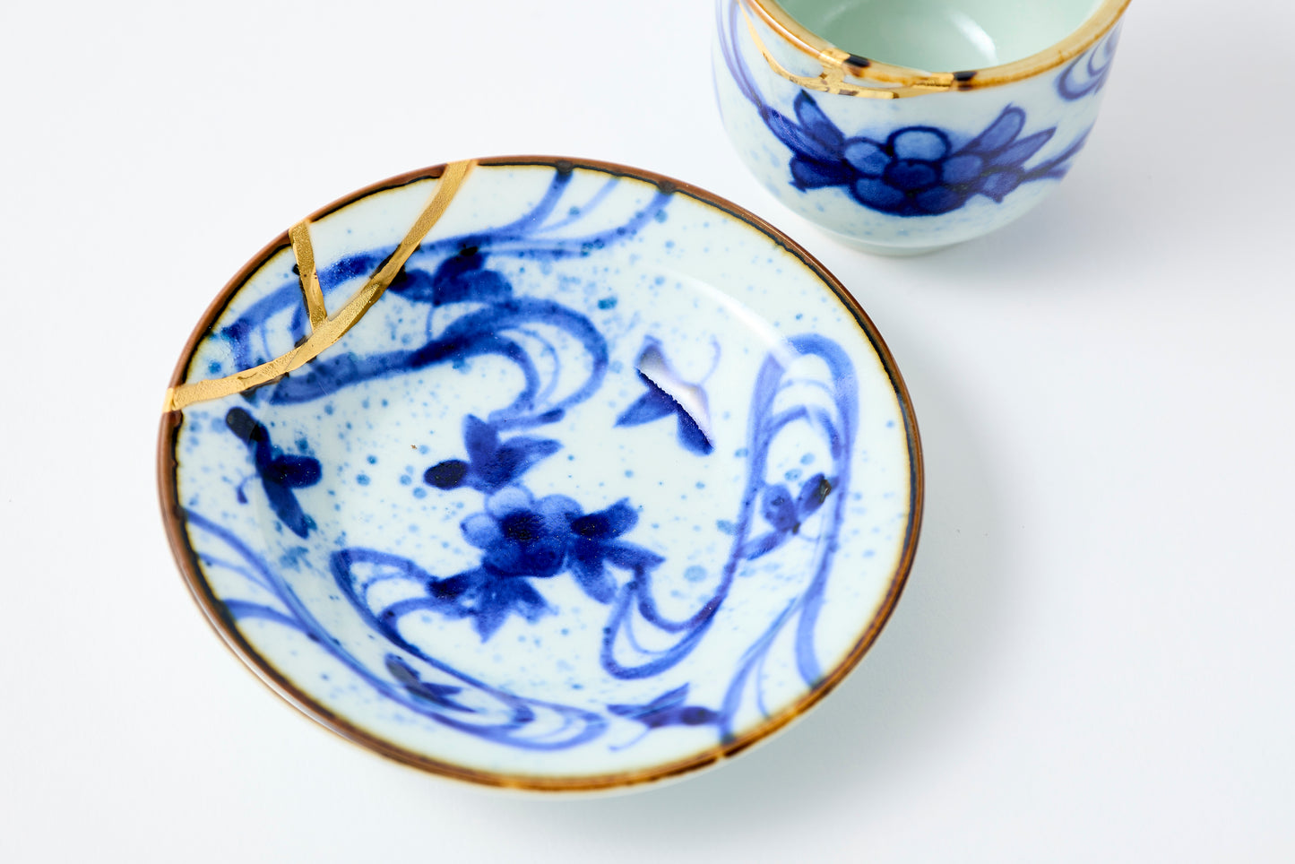 Gold Line Kosome Water Stream Sake Set Imari Porcelain