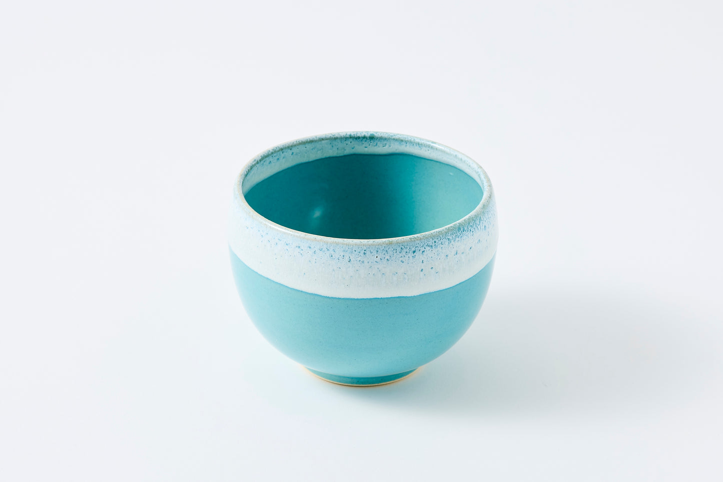 White Karatsu Flow Blue Glaze Round Bowl Hasami Porcelain