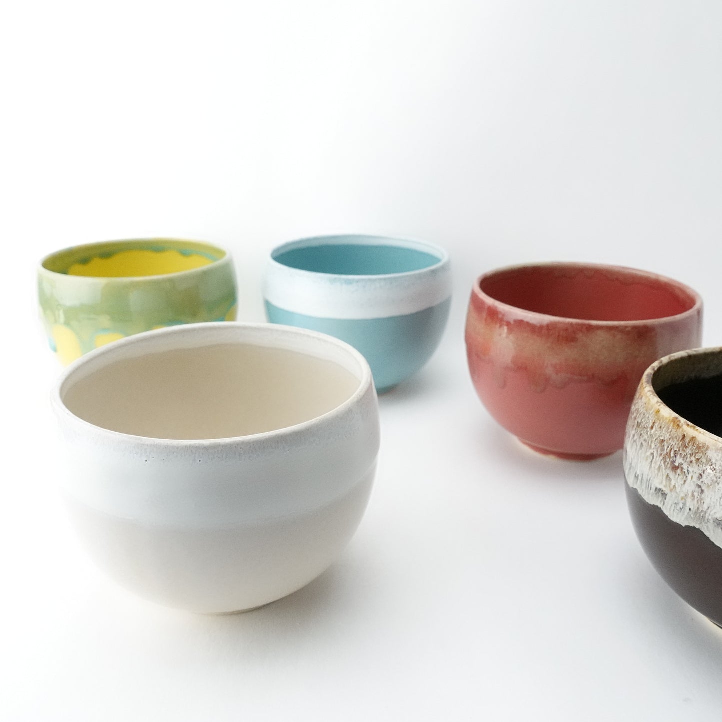 White Karatsu Flow White Glaze Round Bowl Hasami Porcelain