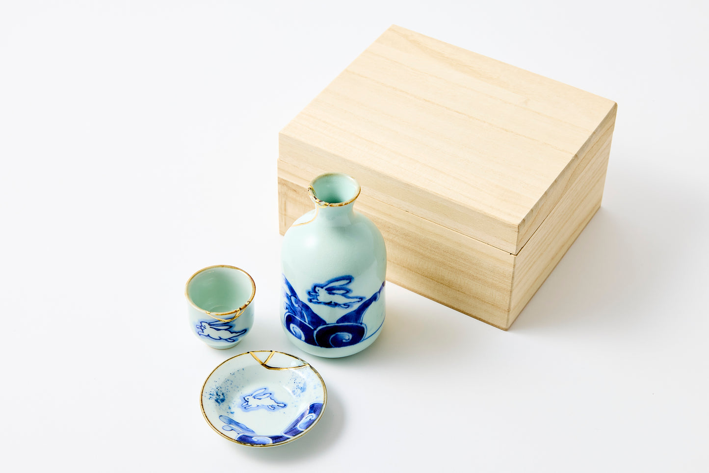Gold Line Kosome Rabbit Sake Set Imari Porcelain
