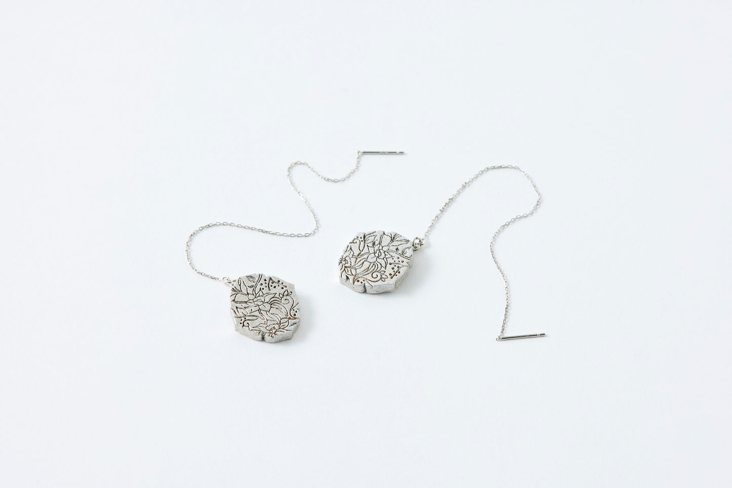 HAKUCESSORY Earrings Beauty Luck Platinum
