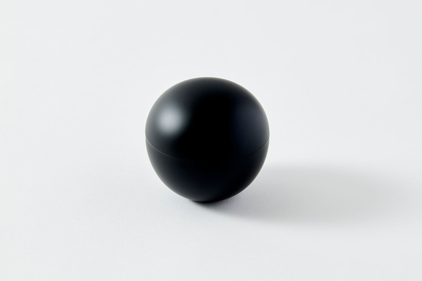 globe / matte black