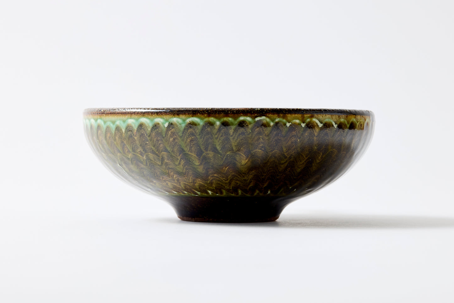 FD Green Glaze Bold Double Brush Stroke Round Flat Bowl Hasami Porcelain