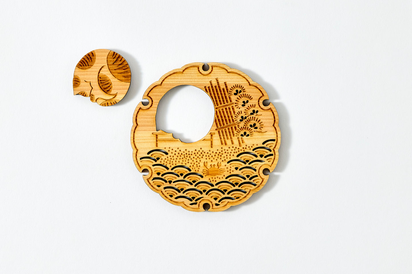 Tomogu –Crab and Tabby-White Cat