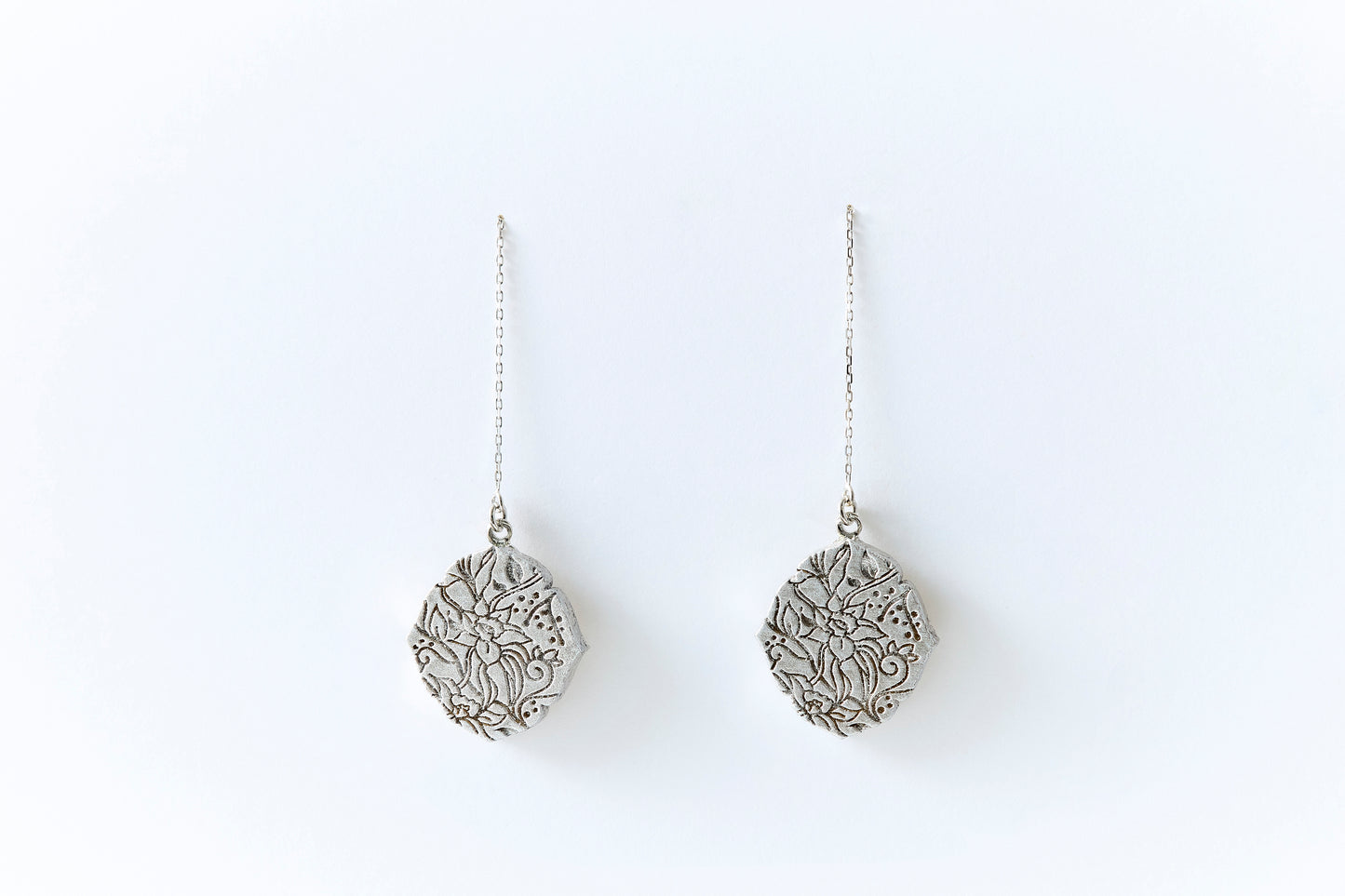 HAKUCESSORY Earrings Beauty Luck Platinum