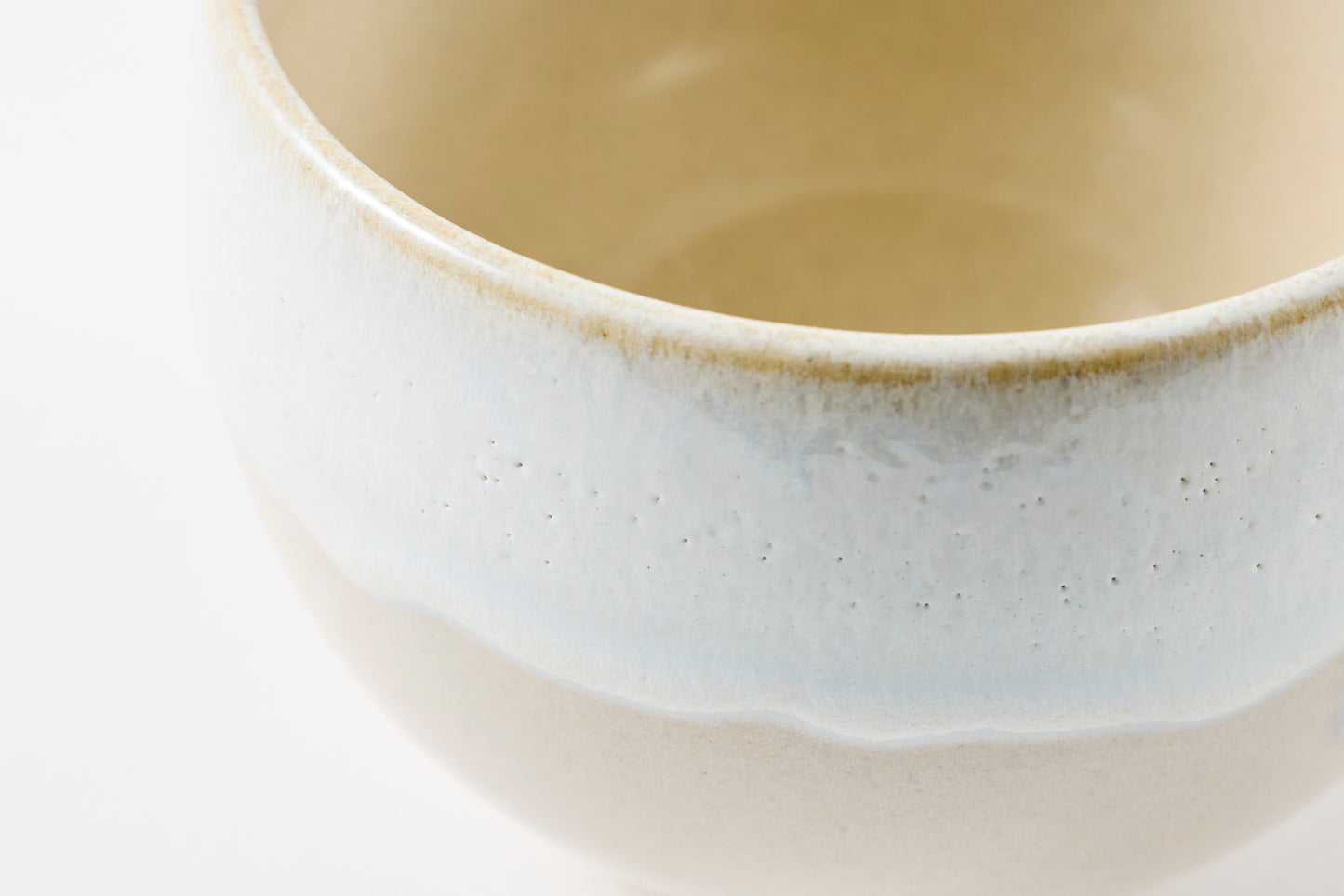White Karatsu Flow White Glaze Round Bowl Hasami Porcelain