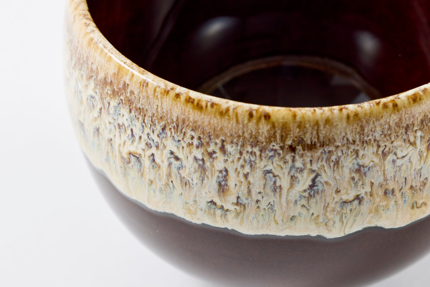 White Karatsu Flow Brown Glaze Round Bowl Hasami Porcelain