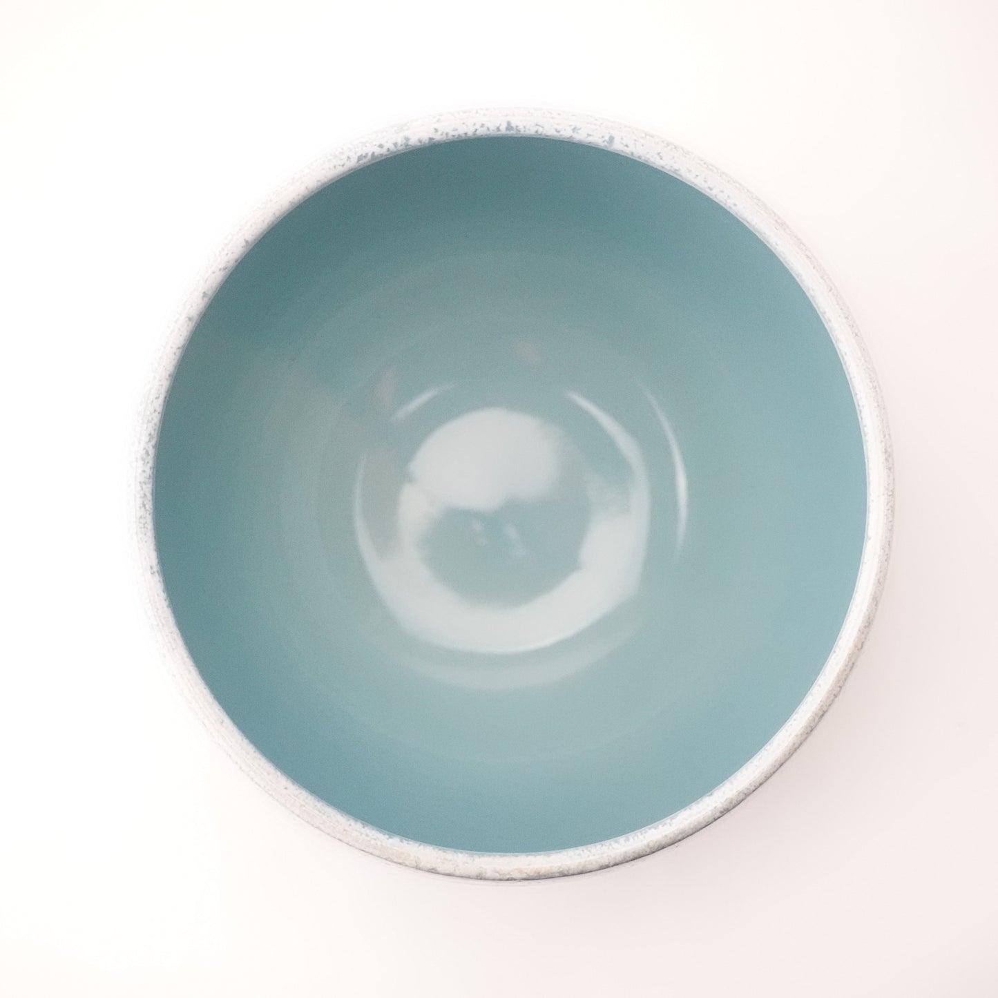 White Karatsu Flow Blue Glaze Round Bowl Hasami Porcelain