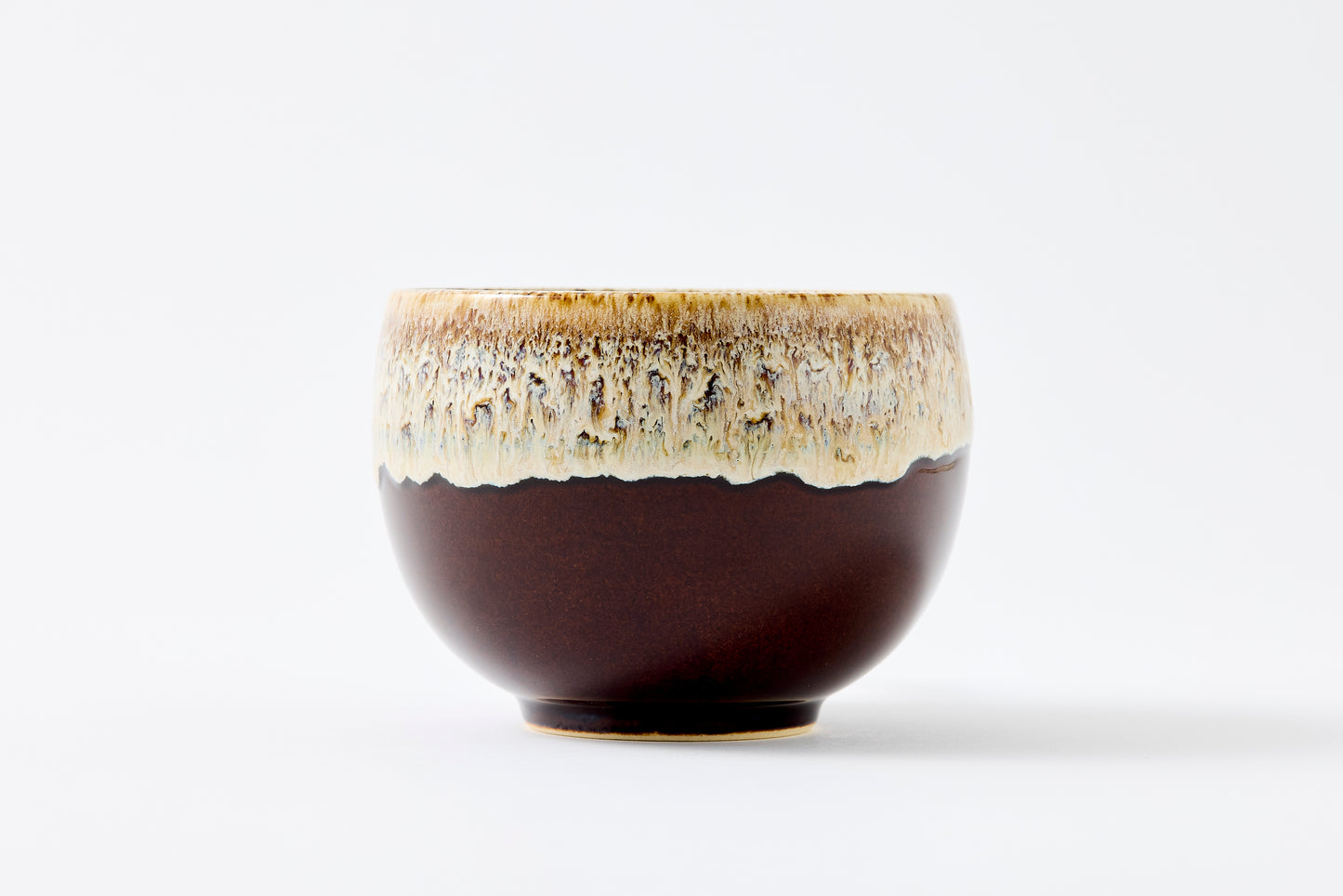 White Karatsu Flow Brown Glaze Round Bowl Hasami Porcelain