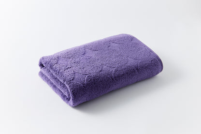 menca mature – Bath Towel