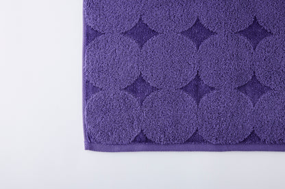 menca mature – Bath Towel