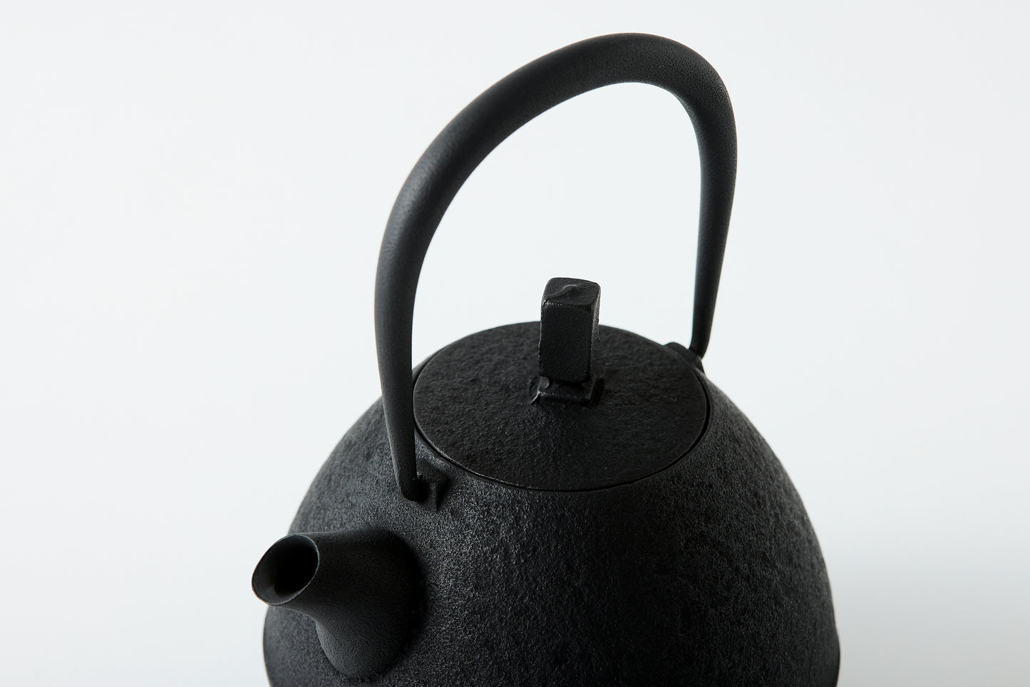 Nanbu Ironware Egg Teapot Medium