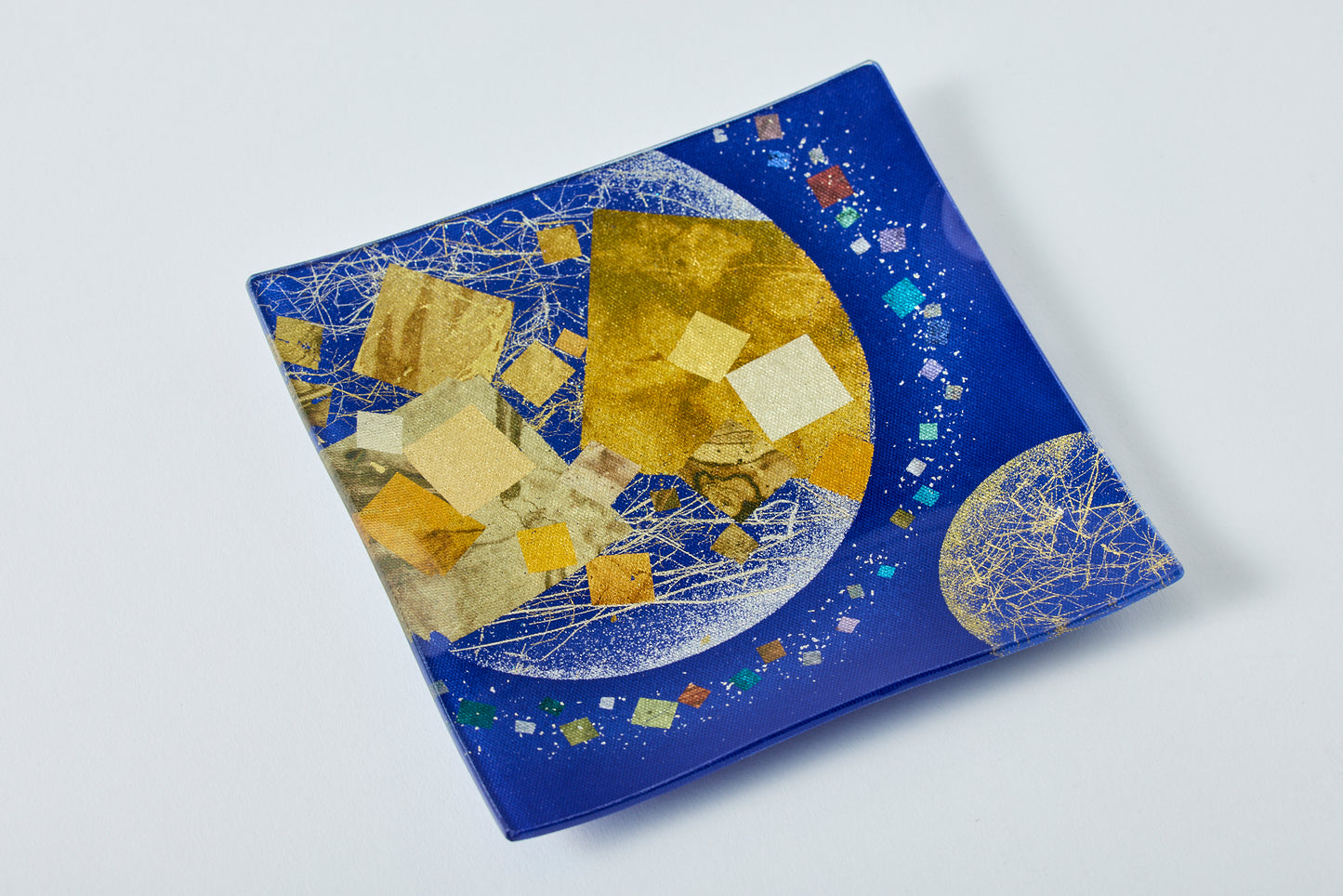 Futagotsuki "双子月" Yakihaku Kirihaku "焼箔切箔" Plate Blue