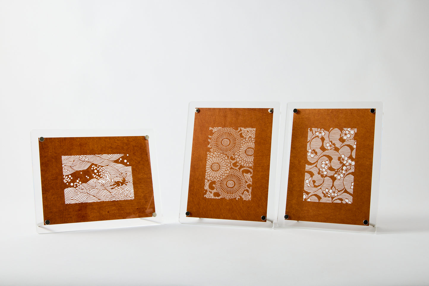 Display Stand Ise Katagami [Day and Night Chrysanthemum Arabesque]