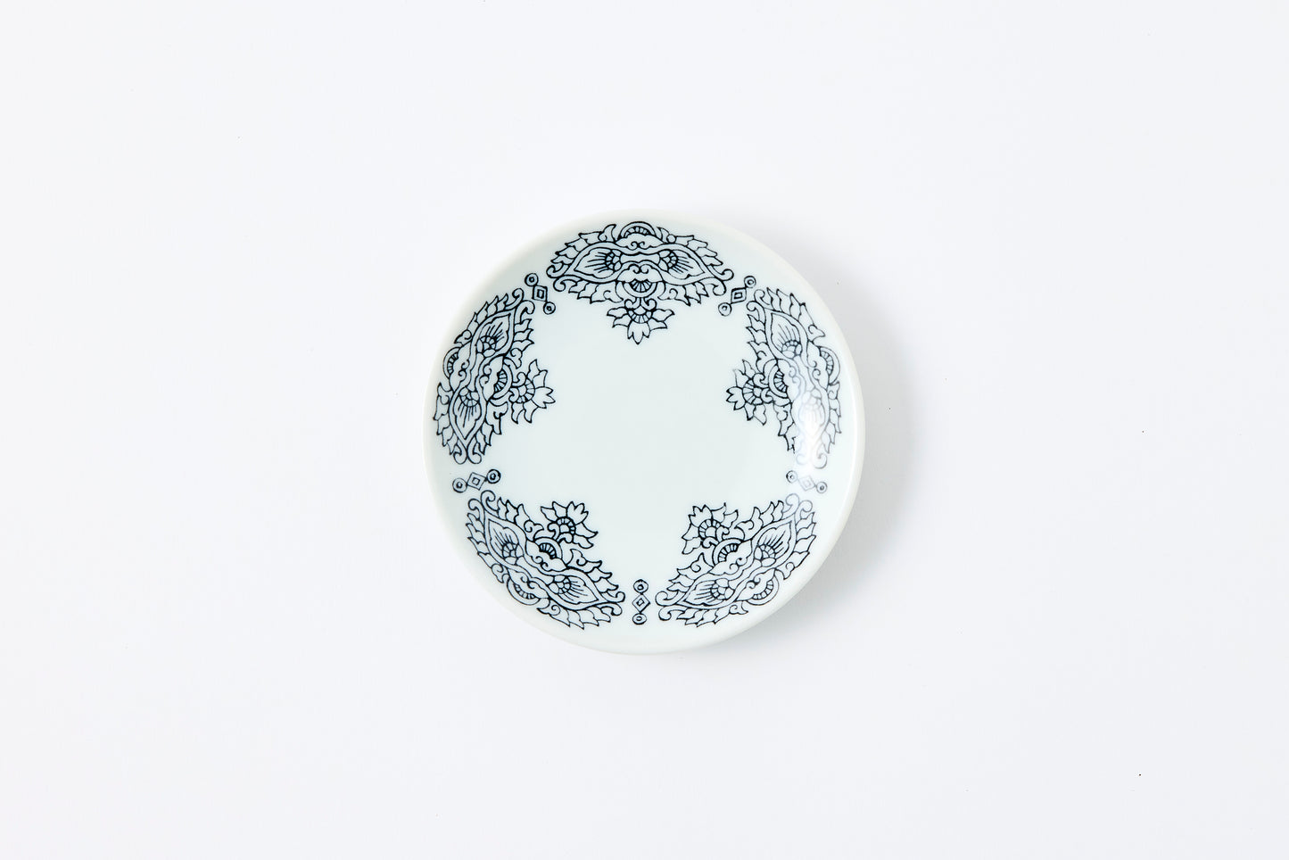 Five-Petal Karabana Motif Nabeshima Komon Small Plate Imari Porcelain