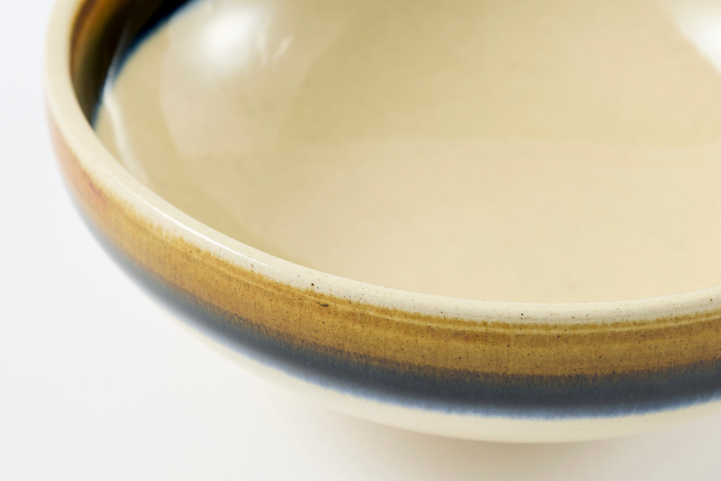 FD Two-Tone Wrapped Round Flat Bowl Hasami Porcelain