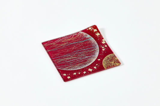 Twin Moons – Nanairo wth Gold Leaf – Red Plate