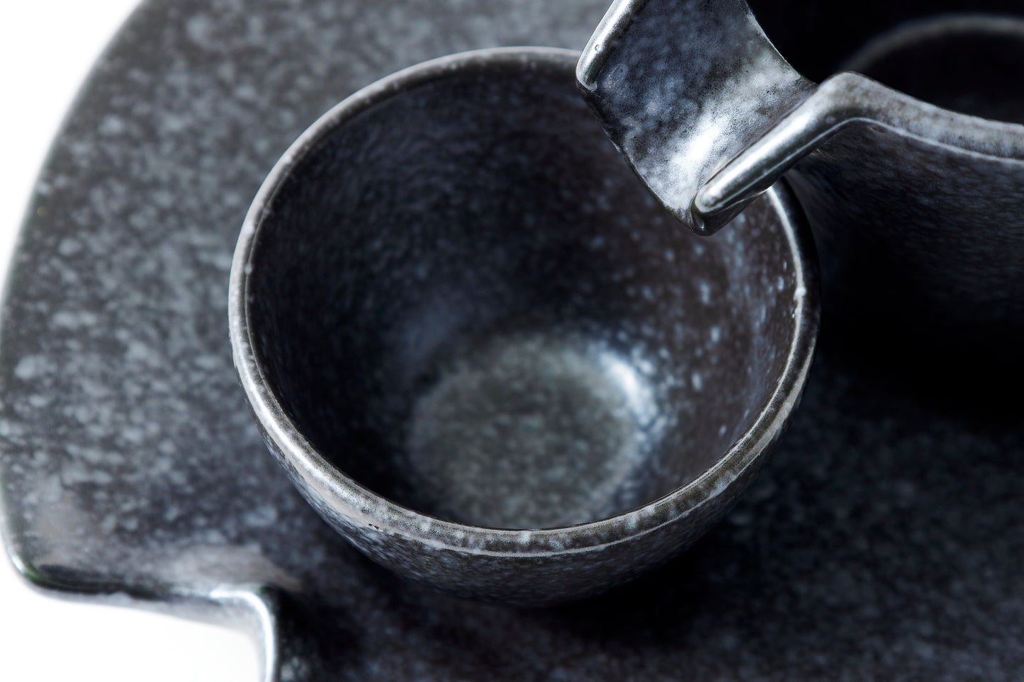 Shizuru Cold Sake Server Silver Black