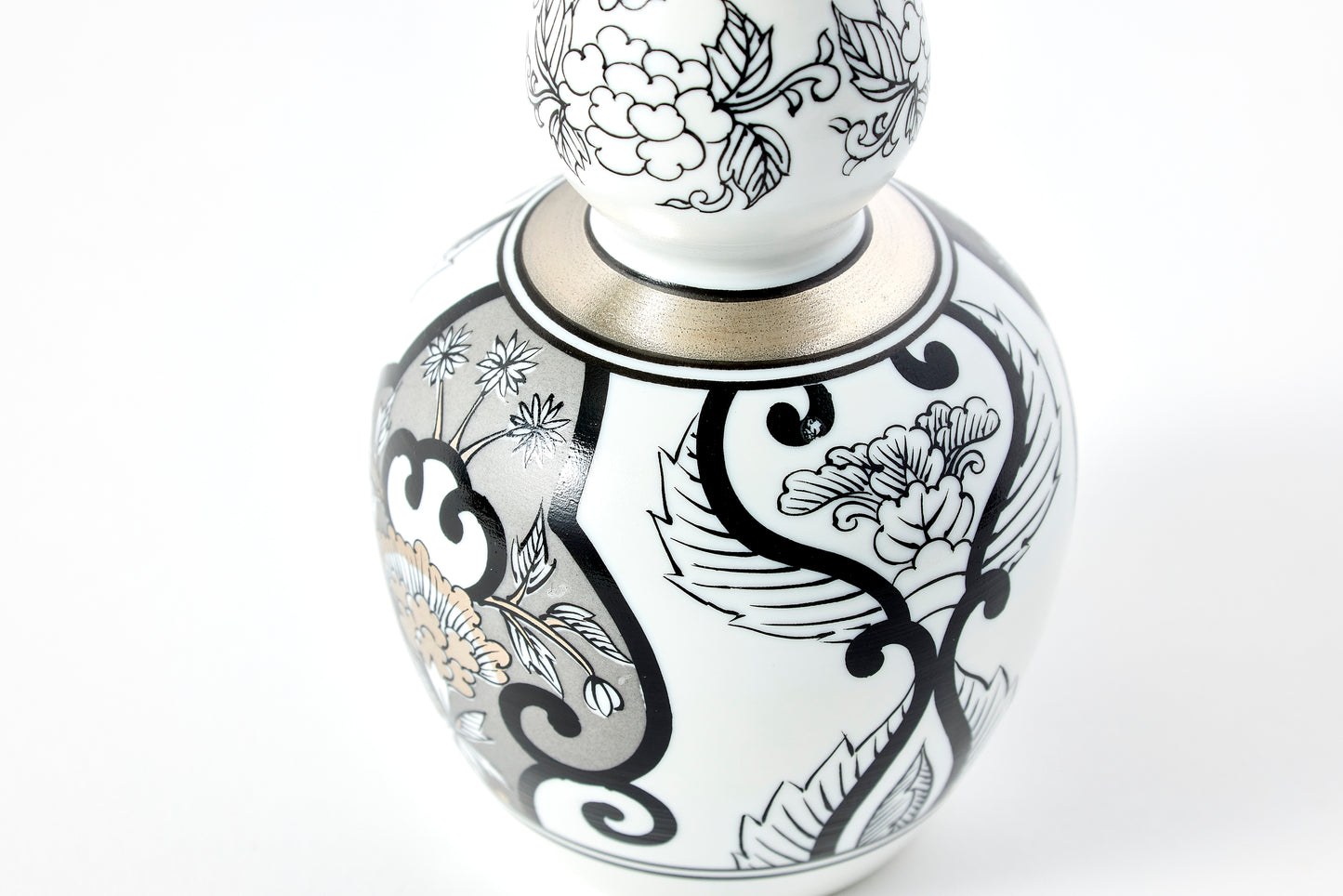 Tokkuri and Sake Cup Set 300ml - JS Ko-Imari Floral Pattern