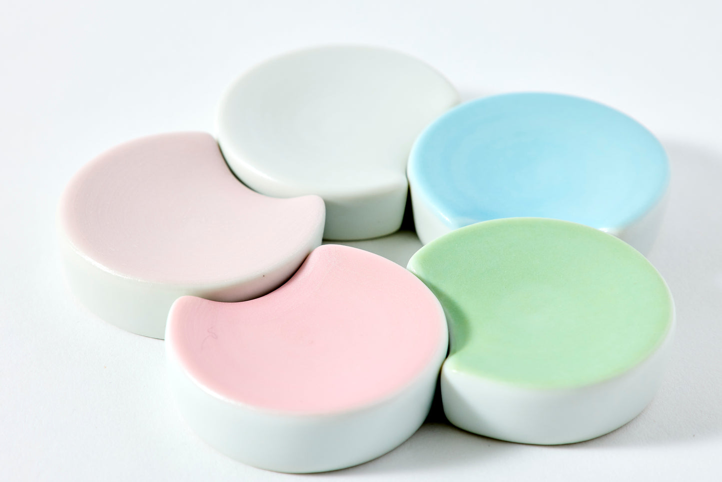 Tamamusubi Chopstick Rests Set of 5 in Wooden Box