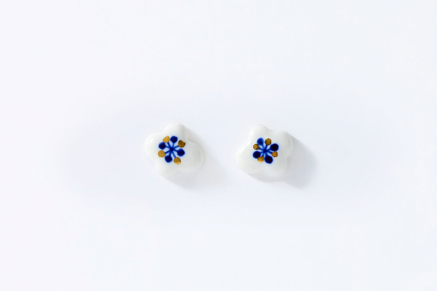 Watagumo Snowflake Small Earrings