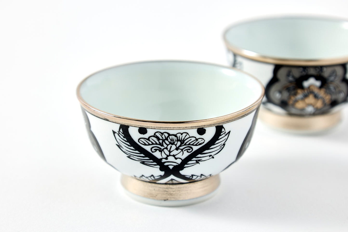 Tokkuri and Sake Cup Set 300ml - JS Ko-Imari Floral Pattern