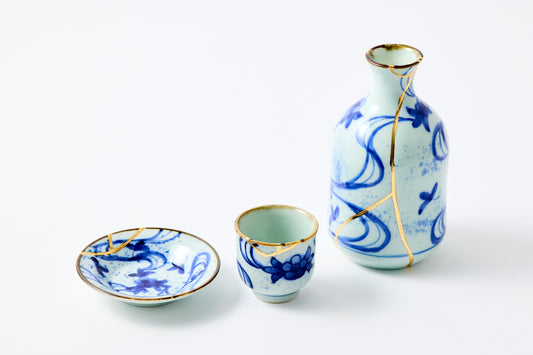 Gold Line Kosome Water Stream Sake Set Imari Porcelain
