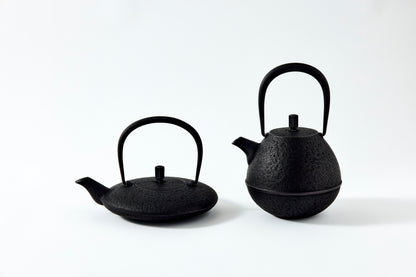 Nanbu Ironware Moon Teapot – Pure Black